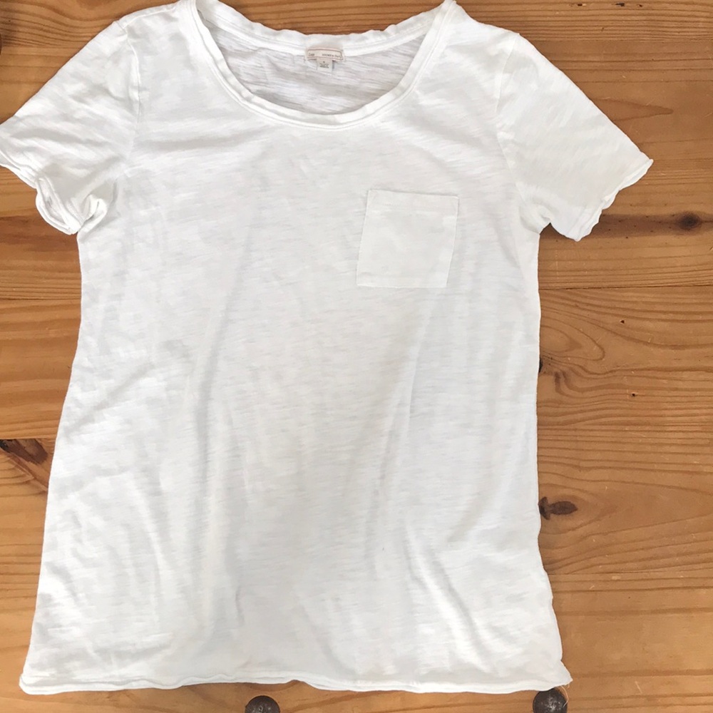 Women’s Gap White Tee